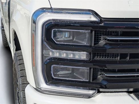 Used 2025 Ford F350 Platinum w/ FX4 Off-Road Package image 9