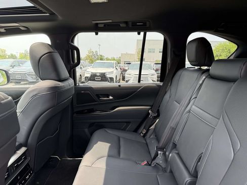 Used 2025 Lexus LX 700h Luxury AWD/4WD image 13