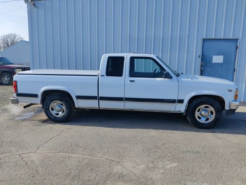 Used 1995 Dodge Dakota Sport image 1
