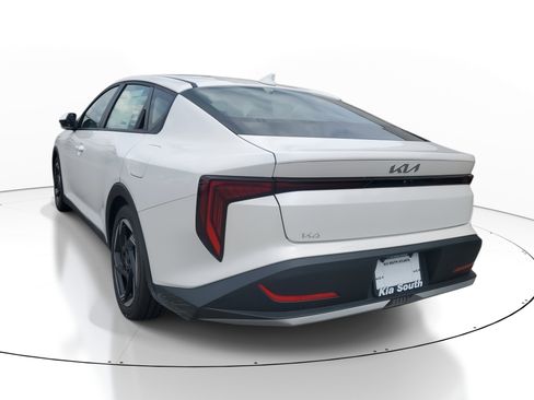 New 2025 Kia K4 EX image 4