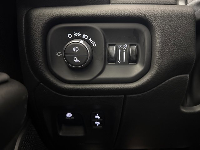 Used 2025 RAM 1500 Big Horn AWD/4WD image 19