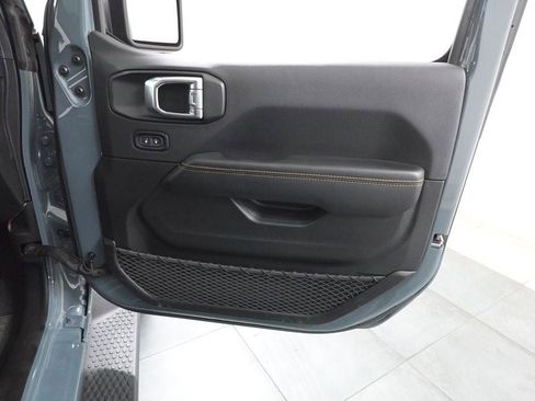 Used 2025 Jeep Wrangler Unlimited Sahara AWD/4WD image 29
