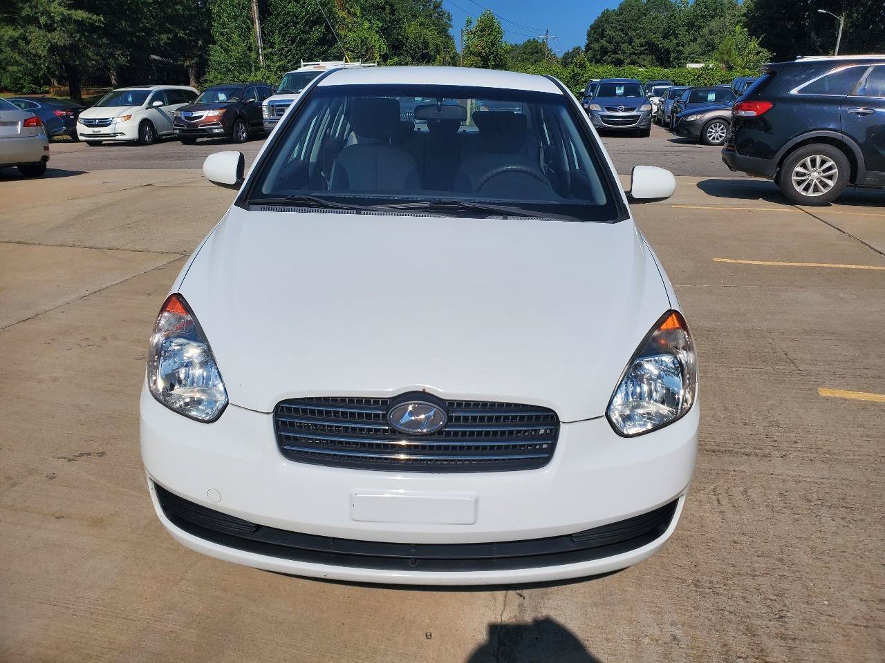 Used 2011 Hyundai Accent GLS FWD image 2
