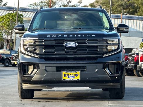 New 2025 Ford Expedition Active image 9
