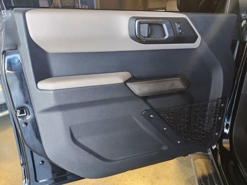 Used 2022 Ford Bronco Wildtrak image 9