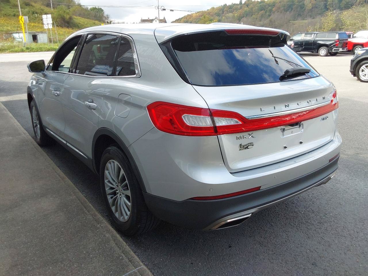 Used 2018 Lincoln MKX Select w/ Select Plus Package AWD/4WD image 6