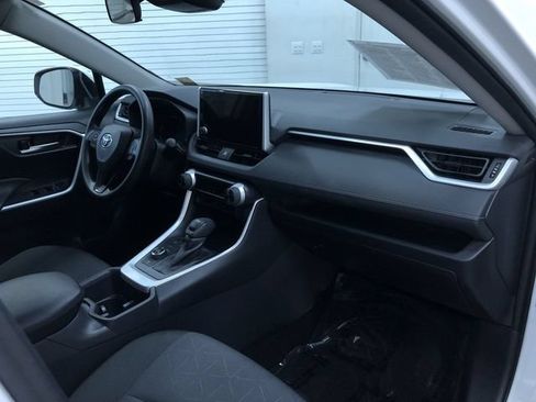 Used 2025 Toyota RAV4 XLE AWD/4WD image 24