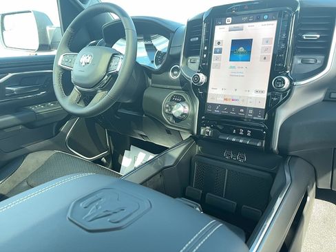 New 2026 RAM 1500 Laramie AWD/4WD image 18