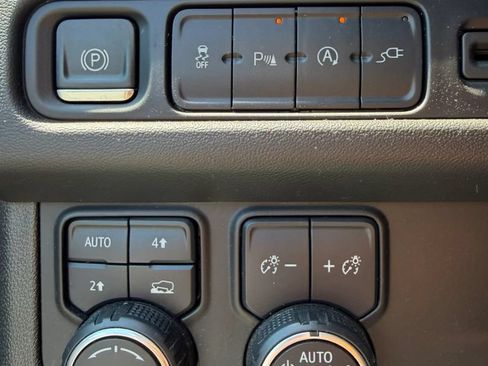 Used 2021 Chevrolet Suburban LT AWD/4WD image 30