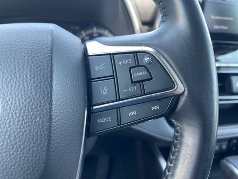 Used 2021 Toyota Highlander XLE FWD image 22