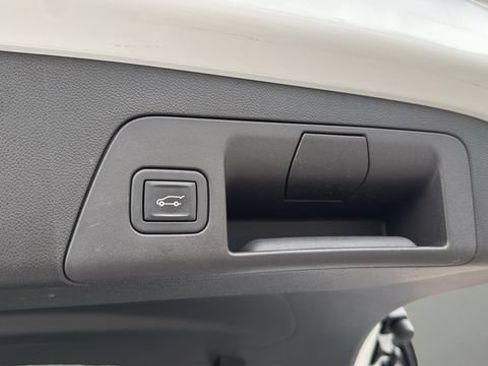 Used 2023 Buick Envision Avenir AWD/4WD image 34