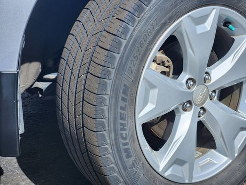 Used 2016 Subaru Forester 2.5i Limited AWD/4WD image 9