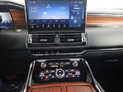 Used 2023 Lincoln Navigator L Reserve AWD/4WD image 21