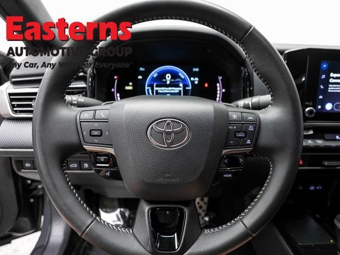 Used 2025 Toyota Camry SE FWD image 10
