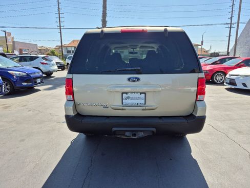 Used 2004 Ford Expedition XLT RWD image 3