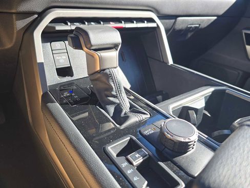 Used 2024 Toyota Tundra Limited image 35