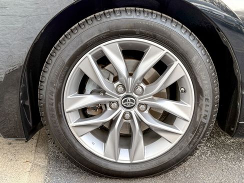 Used 2019 Toyota Avalon XLE image 6