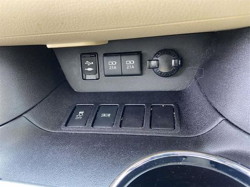 Used 2018 Toyota Highlander XLE image 25