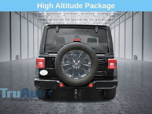 Used 2020 Jeep Wrangler Unlimited Sahara AWD/4WD image 7