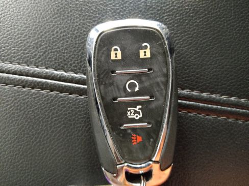 Used 2025 Chevrolet Malibu LT FWD image 32