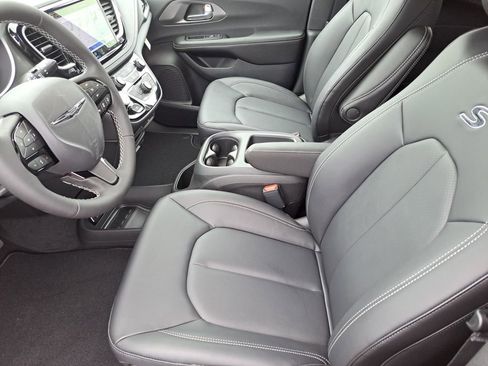 New 2026 Chrysler Pacifica Select w/ S Appearance Package image 13