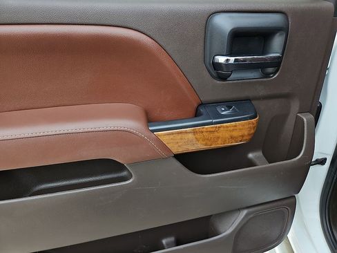 Used 2017 Chevrolet Silverado 1500 High Country image 18