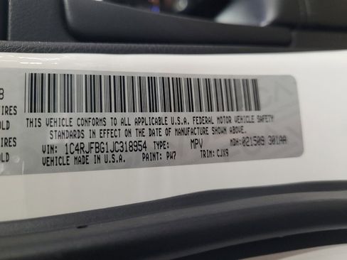 Used 2018 Jeep Grand Cherokee Limited image 33