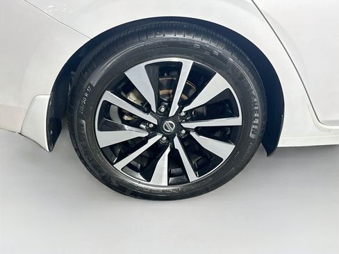 Used 2023 Nissan Sentra SV w/ SV Premium Package FWD image 11