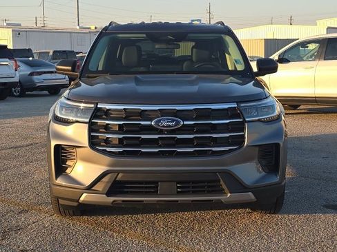 Used 2025 Ford Explorer Active image 8