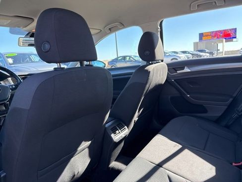 Used 2019 Volkswagen Golf S image 10