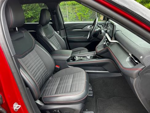 Used 2025 Ford Explorer ST-Line w/ ST-Line Street Pack AWD/4WD image 36