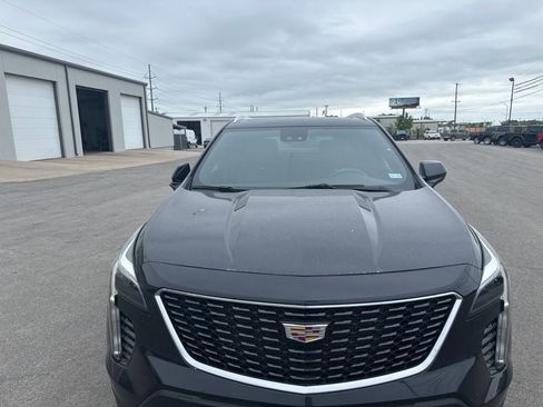 Used 2023 Cadillac XT4 Luxury w/ Cold Weather Package FWD image 2