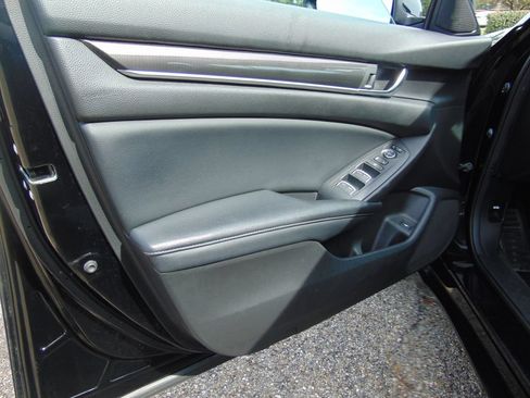 Used 2018 Honda Accord Sport image 21