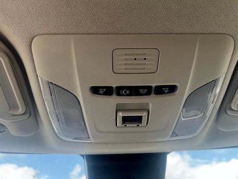 Used 2020 Toyota Corolla LE image 19