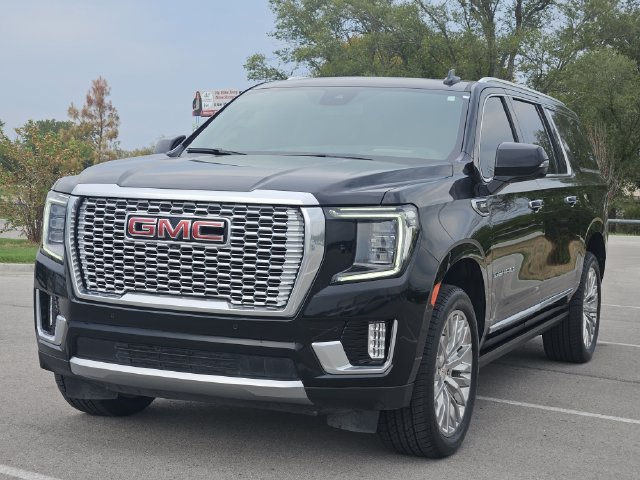 Used 2023 GMC Yukon XL Denali w/ Max Trailering Package AWD/4WD image 3