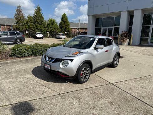 Used 2017 Nissan Juke SV w/ Technology Package FWD image 3
