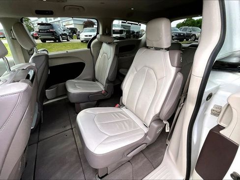 Used 2017 Chrysler Pacifica Touring-L Plus FWD image 22