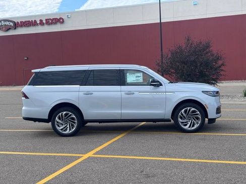 New 2025 Lincoln Navigator L Reserve image 2