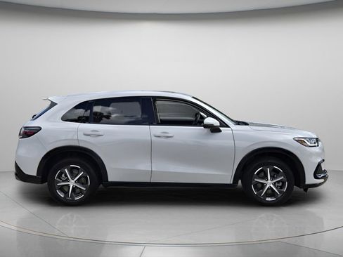 Used 2025 Honda HR-V EX-L image 3