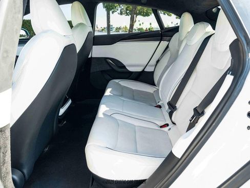 Used 2022 Tesla Model S Plaid image 34