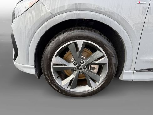 Certified 2025 Audi Q4 e-tron Premium w/ Convenience Package image 9