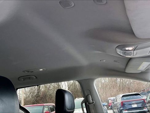 Used 2023 Chrysler Pacifica Touring-L image 20