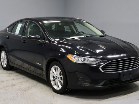 Certified 2019 Ford Fusion SE image 1