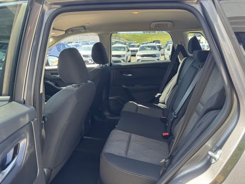 Used 2024 Nissan Rogue SV image 26