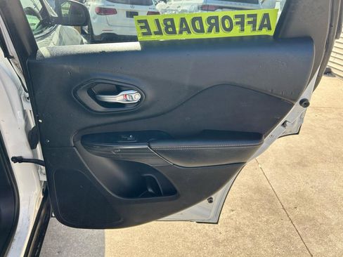 Used 2015 Jeep Cherokee Latitude image 15