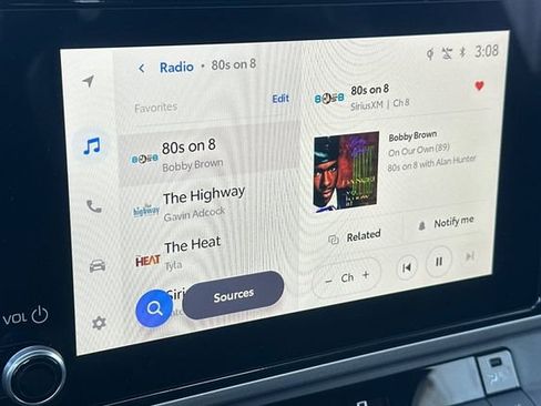 Used 2025 Toyota Camry SE image 16