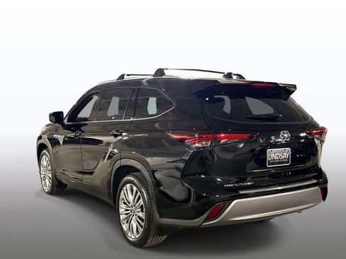 Used 2025 Toyota Highlander Platinum AWD/4WD image 12