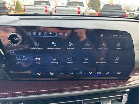 Used 2024 Chevrolet Traverse Z71 image 27