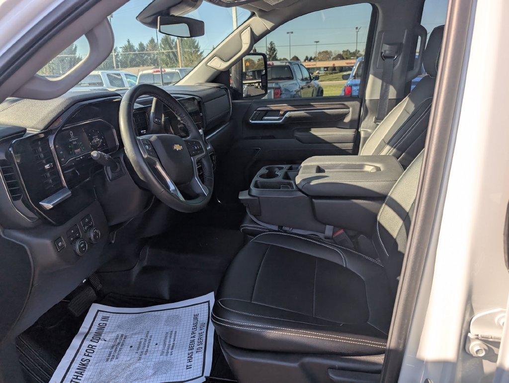 Used 2024 Chevrolet Silverado 2500 LT AWD/4WD image 14