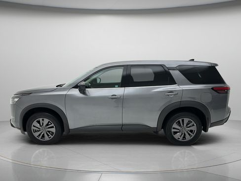 Used 2024 Nissan Pathfinder S AWD/4WD image 8